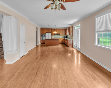240 Seymour Place - Photo Thumbnail 23
