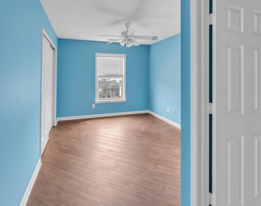 240 Seymour Place - Photo Thumbnail 17