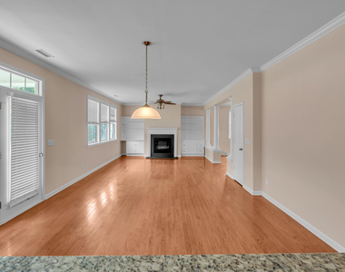 240 Seymour Place - Photo Thumbnail 4