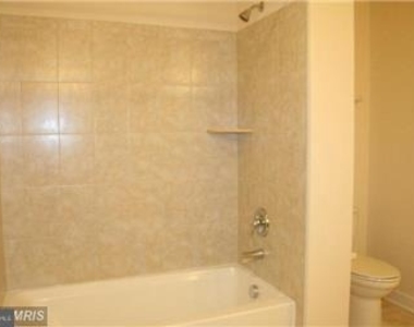 688 Pullman Place - Photo Thumbnail 19