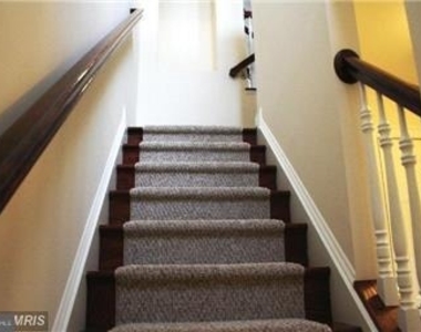 688 Pullman Place - Photo Thumbnail 21