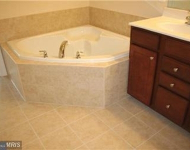 688 Pullman Place - Photo Thumbnail 13