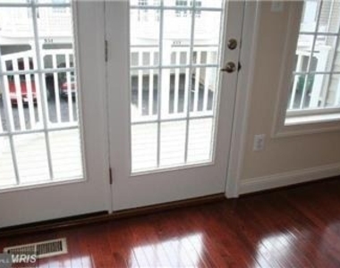 688 Pullman Place - Photo Thumbnail 4