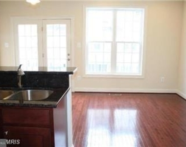 688 Pullman Place - Photo Thumbnail 8