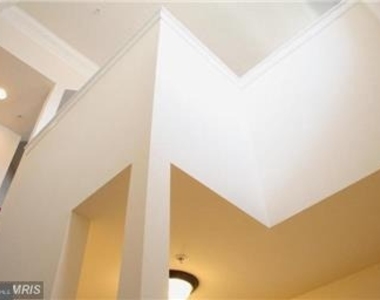 688 Pullman Place - Photo Thumbnail 2
