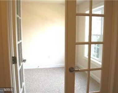 688 Pullman Place - Photo Thumbnail 1