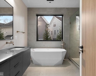 4902 Greenway Drive - Photo Thumbnail 37