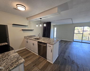 3071 Huntleigh Drive - Photo Thumbnail 4