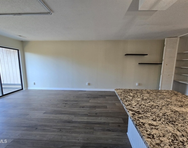 3071 Huntleigh Drive - Photo Thumbnail 9
