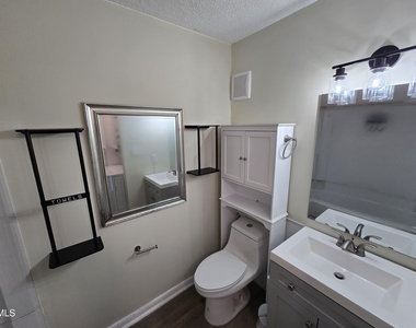 3071 Huntleigh Drive - Photo Thumbnail 2