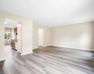 3121 Benton Square Drive - Photo Thumbnail 10
