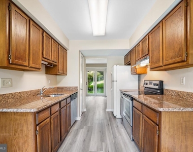 3121 Benton Square Drive - Photo Thumbnail 14