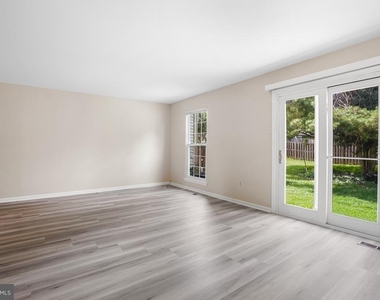 3121 Benton Square Drive - Photo Thumbnail 9