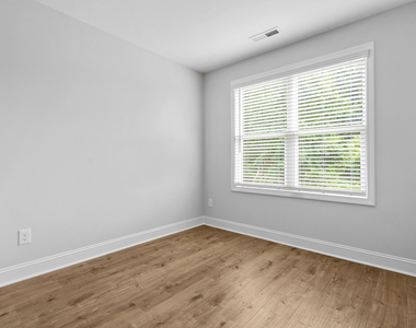 320 W Saltgrass Lane - Photo Thumbnail 13