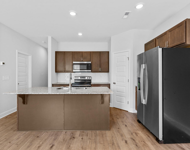 320 W Saltgrass Lane - Photo Thumbnail 4