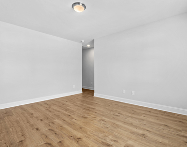 320 W Saltgrass Lane - Photo Thumbnail 10