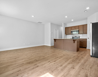 320 W Saltgrass Lane - Photo Thumbnail 3
