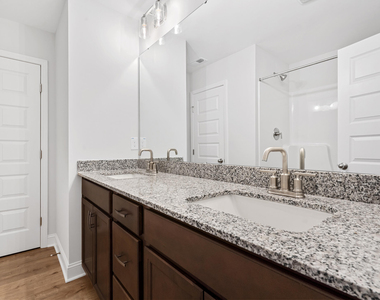 320 W Saltgrass Lane - Photo Thumbnail 8
