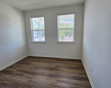 1544 Underbrush Drive - Photo Thumbnail 23