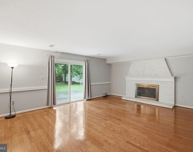 809 Woodley Drive - Photo Thumbnail 13
