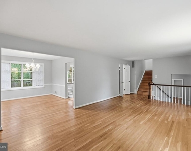 809 Woodley Drive - Photo Thumbnail 3