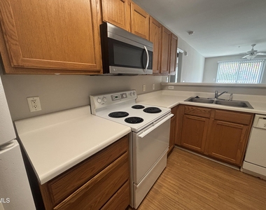 1950 Trailwood Heights Lane - Photo Thumbnail 9