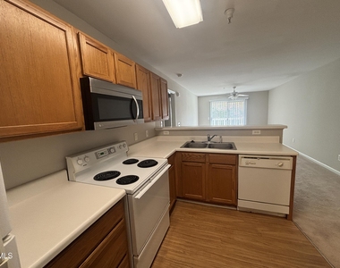 1950 Trailwood Heights Lane - Photo Thumbnail 10