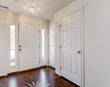 7114 Maiden Point Place - Photo Thumbnail 4