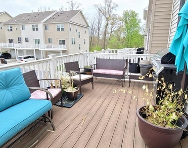 2873 Burrows Lane - Photo Thumbnail 15