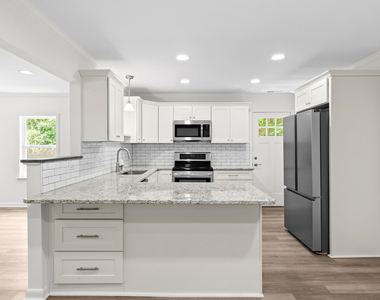 320 Clay Street - Photo Thumbnail 6