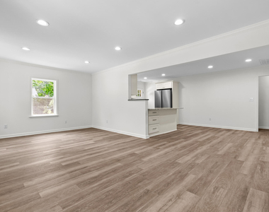 320 Clay Street - Photo Thumbnail 2