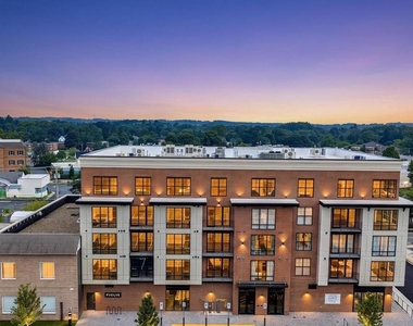 128 N Bond Street - Photo Thumbnail 11