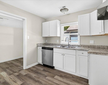 403 Spring Court - Photo Thumbnail 2