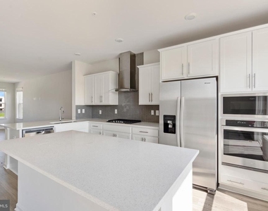 871 Amity Street - Photo Thumbnail 8