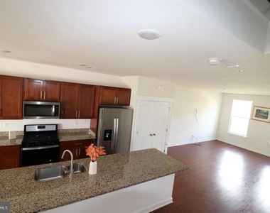 414 Waverley - Photo Thumbnail 8