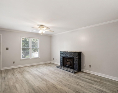 2306 Stafford Avenue - Photo Thumbnail 6