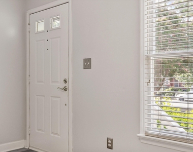 2306 Stafford Avenue - Photo Thumbnail 2