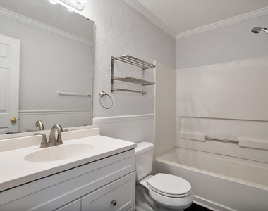 2306 Stafford Avenue - Photo Thumbnail 23