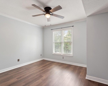 2306 Stafford Avenue - Photo Thumbnail 21