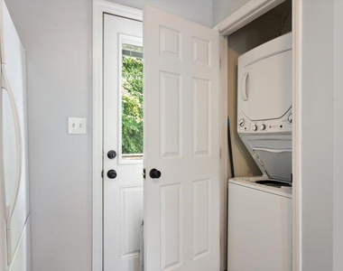 2306 Stafford Avenue - Photo Thumbnail 14