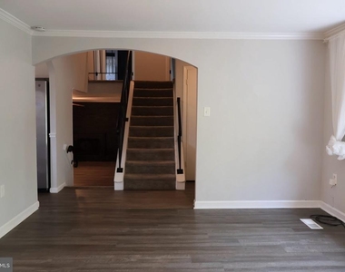 5218 Caroline Circle - Photo Thumbnail 2