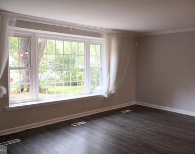 5218 Caroline Circle - Photo Thumbnail 4