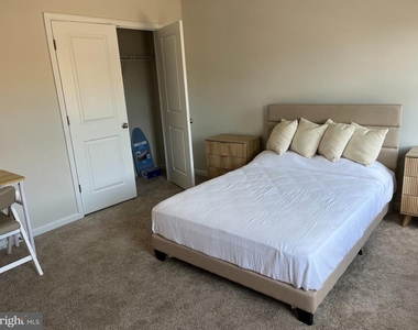 9898 Obin Lane - Photo Thumbnail 5