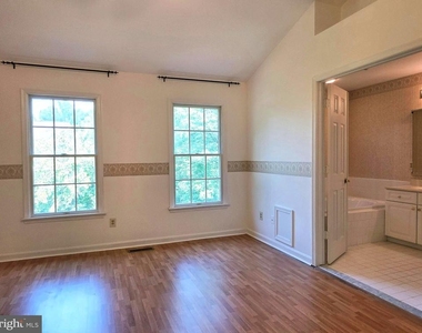 937 Walnut Wood Road - Photo Thumbnail 17