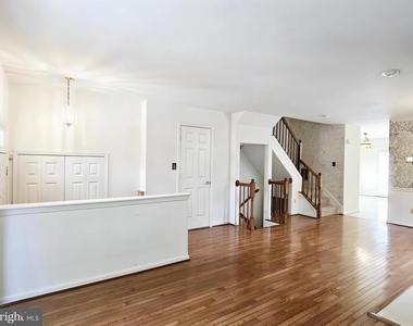 937 Walnut Wood Road - Photo Thumbnail 3