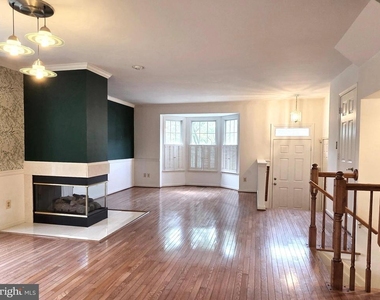 937 Walnut Wood Road - Photo Thumbnail 5