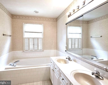 937 Walnut Wood Road - Photo Thumbnail 19