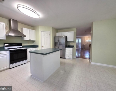 937 Walnut Wood Road - Photo Thumbnail 12