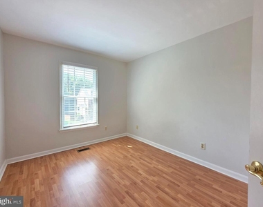 937 Walnut Wood Road - Photo Thumbnail 22