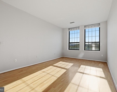 1011 Hunter Street - Photo Thumbnail 9
